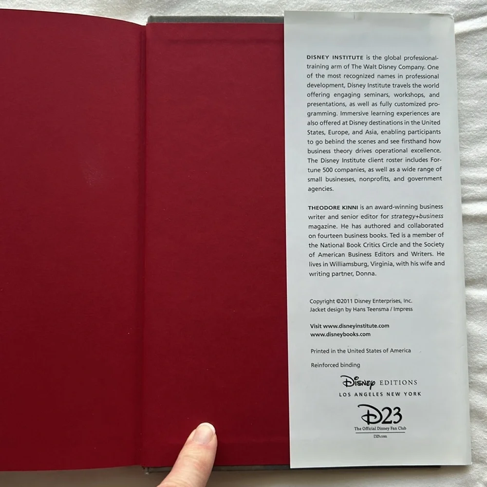 Disney Books-Be Our Guest‎ Theodore Kinni/The Ride of a Lifetime Robert Iger